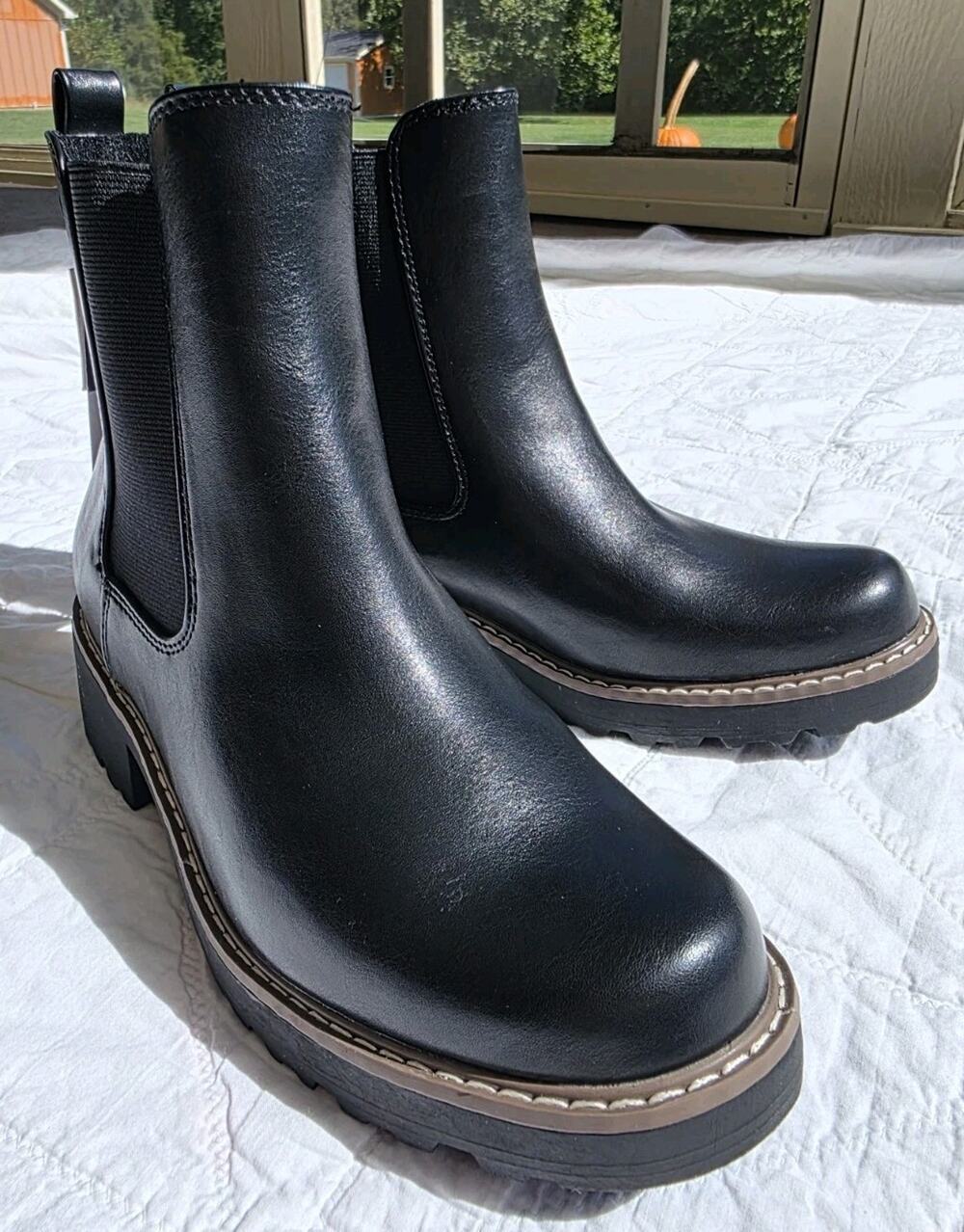 Universal Thread Women's Size 7 Black Boots NWT Outdoors Camping